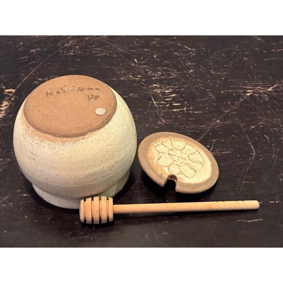 Handcrafted Ceramic Art Pottery Honey Pot Lid & Wooden Dipper Speckled Signed - Picture 6 of 8